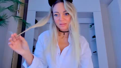 Snapshot of adriana_coy_ chatting on 7, 3, 2025 Adriana online show from 7, 3, 2025