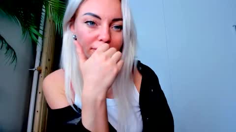 Snapshot of adriana_coy_ chatting on 12, 9, 2025 Adriana online show from 12, 9, 2025