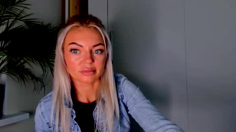 Snapshot of adriana_coy_ chatting on 15, 9, 2025 Adriana online show from 15, 9, 2025