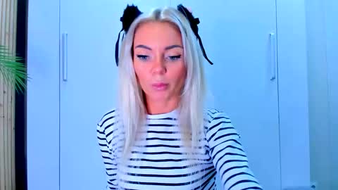 Snapshot of adriana_coy_ chatting on 16, 9, 2025 Adriana online show from 16, 9, 2025