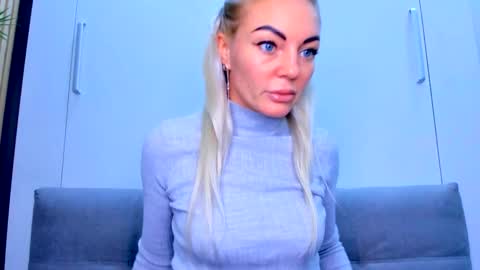 Snapshot of adriana_coy_ chatting on 5, 10, 2025 Adriana online show from 5, 10, 2025