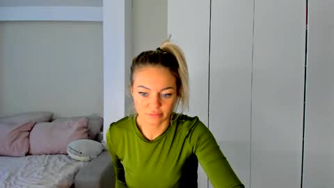 Snapshot of adriana_coy_ chatting on 17, 5, 2026 Adriana online show from 17, 5, 2026