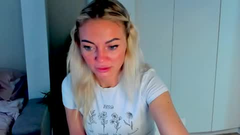 Snapshot of adriana_coy_ chatting on 8, 6, 2026 Adriana online show from 8, 6, 2026