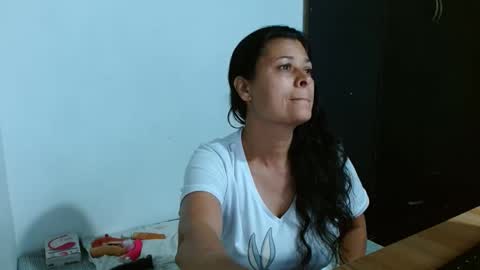 Snapshot of adriana_milf chatting on 31, 12, 2024 Adriana milf online show from 31, 12, 2024