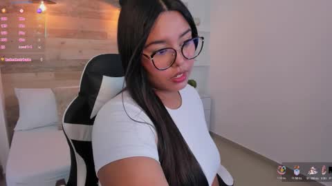 Snapshot of adrianna_rosse chatting on 24, 10, 2025 A D R I  online show from 24, 10, 2025