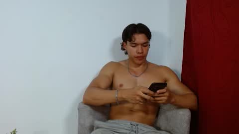Snapshot of adriel_escalante chatting on 25, 9, 2025 adriel_escalante online show from 25, 9, 2025