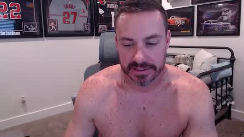 Snapshot of adventrs_fun chatting on 21, 4, 2026 adventrs_fun online show from 21, 4, 2026