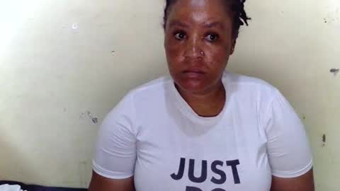 Snapshot of african005 chatting on 15, 3, 2026 loise online show from 15, 3, 2026
