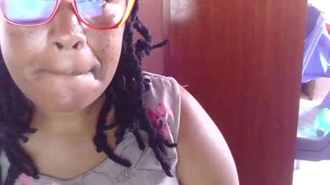 Snapshot of african005 chatting on 29, 5, 2026 loise online show from 29, 5, 2026