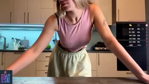 Snapshot of afterdeep chatting on 20, 5, 2026 Mila -call me cute online show from 20, 5, 2026
