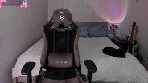 Snapshot of agata_cherry chatting on 28, 11, 2025 Eva online show from 28, 11, 2025