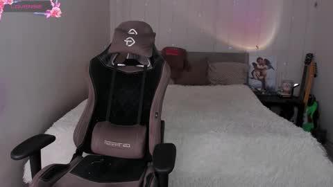 Snapshot of agata_cherry chatting on 5, 12, 2025 Eva online show from 5, 12, 2025