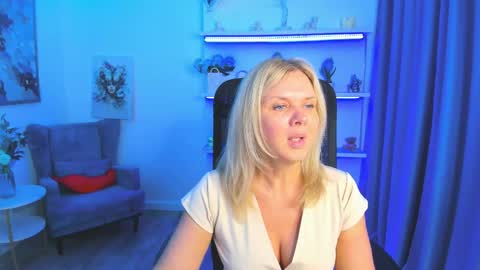 Snapshot of agathaklouin chatting on 17, 5, 2026 Agatha online show from 17, 5, 2026