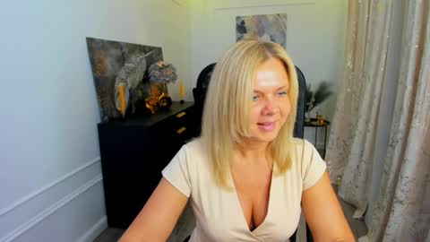 Snapshot of agathaklouin chatting on 26, 5, 2026 Agatha online show from 26, 5, 2026
