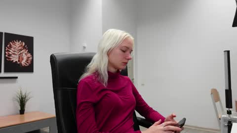 Agelina Lilly Laura online show from 20, 9, 2025