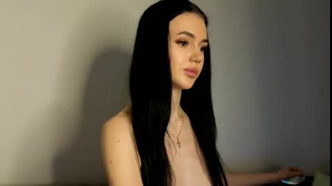 agness_leas online show from 12, 3, 2026