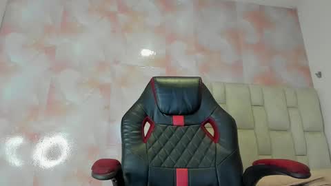 Snapshot of aida_rose chatting on 8, 3, 2025 karoline online show from 8, 3, 2025