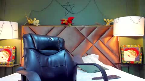 Snapshot of aiden_royce chatting on 23, 12, 2025 aiden_royce online show from 23, 12, 2025