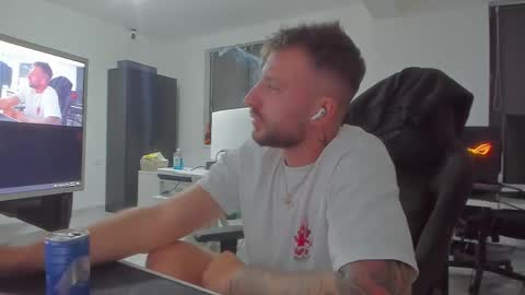 Snapshot of aidenmatthew chatting on 28, 9, 2025 Aiden online show from 28, 9, 2025