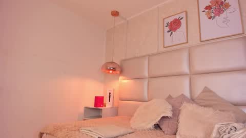 Aily Yozuko online show from 9, 9, 2025