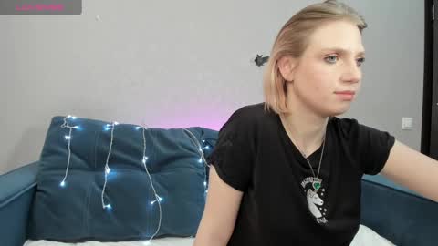 Snapshot of aina_faina chatting on 28, 12, 2024 Aina online show from 28, 12, 2024