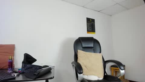 Aisha online show from 2, 12, 2025