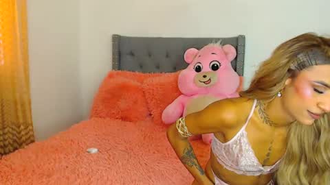 Snapshot of aisha_sex222 chatting on 20, 9, 2025 aisha_sex222 online show from 20, 9, 2025