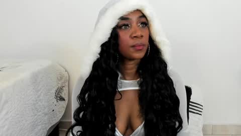 Snapshot of aisha_w10 chatting on 23, 12, 2024 Aisha online show from 23, 12, 2024