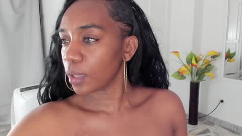 Snapshot of aisha_w10 chatting on 2, 1, 2025 Aisha online show from 2, 1, 2025