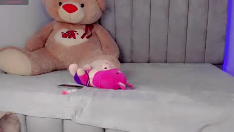 Snapshot of aixa_beltran chatting on 8, 2, 2025 aixa_beltran online show from 8, 2, 2025