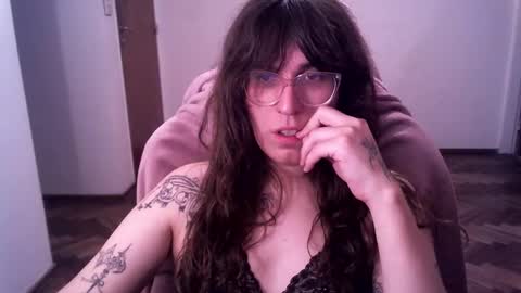 Snapshot of akamedolle chatting on 12, 11, 2025 Veronica Akame 3 online show from 12, 11, 2025