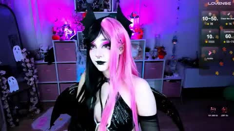 Snapshot of aki__ra chatting on 4, 11, 2025 Aki online show from 4, 11, 2025