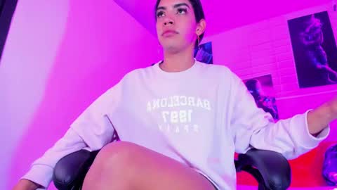 Snapshot of alahia__rodriguez chatting on 5, 1, 2025 Alahia Rodriguez online show from 5, 1, 2025