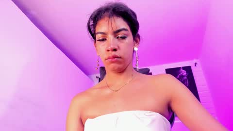 Snapshot of alahia__rodriguez chatting on 17, 11, 2025 Alahia Rodriguez online show from 17, 11, 2025