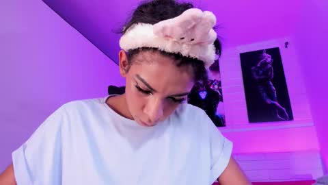 Snapshot of alahia__rodriguez chatting on 28, 11, 2025 Alahia Rodriguez online show from 28, 11, 2025