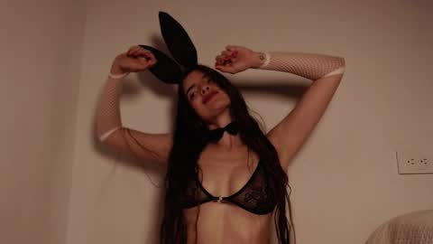 Snapshot of alahia_sky chatting on 17, 10, 2025 online show from 17, 10, 2025