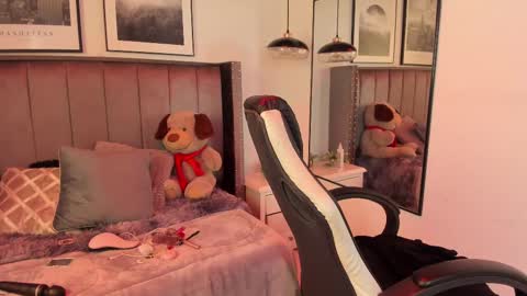 Alaia Carter online show from 20, 9, 2025