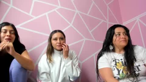 Snapshot of alana__07 chatting on 24, 11, 2025 Alana online show from 24, 11, 2025