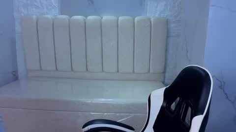 Snapshot of alana_fox_tx chatting on 25, 6, 2026 Follow me.. Live 1430 to 2100 online show from 25, 6, 2026