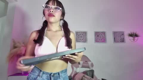 Alana  online show from 22, 1, 2025