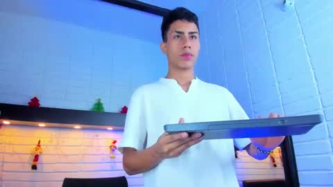 Snapshot of alannaughty_ chatting on 4, 12, 2024 alannaughty_ online show from 4, 12, 2024