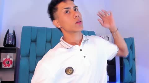 Snapshot of alannaughty_ chatting on 20, 12, 2024 alannaughty_ online show from 20, 12, 2024