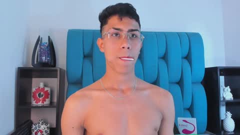 Snapshot of alannaughty_ chatting on 27, 12, 2024 alannaughty_ online show from 27, 12, 2024