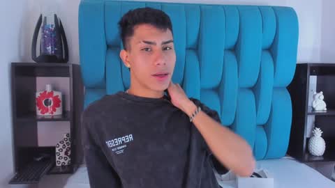 Snapshot of alannaughty_ chatting on 4, 1, 2025 alannaughty_ online show from 4, 1, 2025