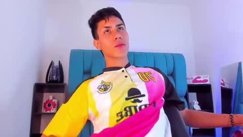 Snapshot of alannaughty_ chatting on 15, 1, 2025 alannaughty_ online show from 15, 1, 2025