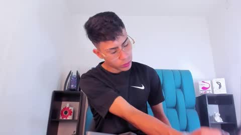 Snapshot of alannaughty_ chatting on 19, 1, 2025 alannaughty_ online show from 19, 1, 2025