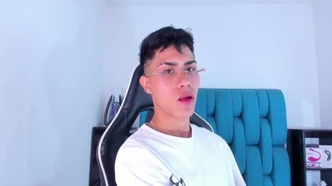 Snapshot of alannaughty_ chatting on 7, 2, 2025 alannaughty_ online show from 7, 2, 2025