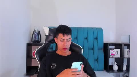 Snapshot of alannaughty_ chatting on 15, 2, 2025 alannaughty_ online show from 15, 2, 2025