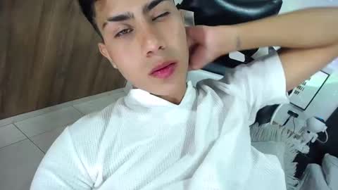 Snapshot of alannaughty_ chatting on 29, 10, 2025 alannaughty_ online show from 29, 10, 2025