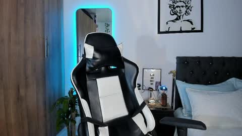 alannaughty_ online show from 11, 4, 2026